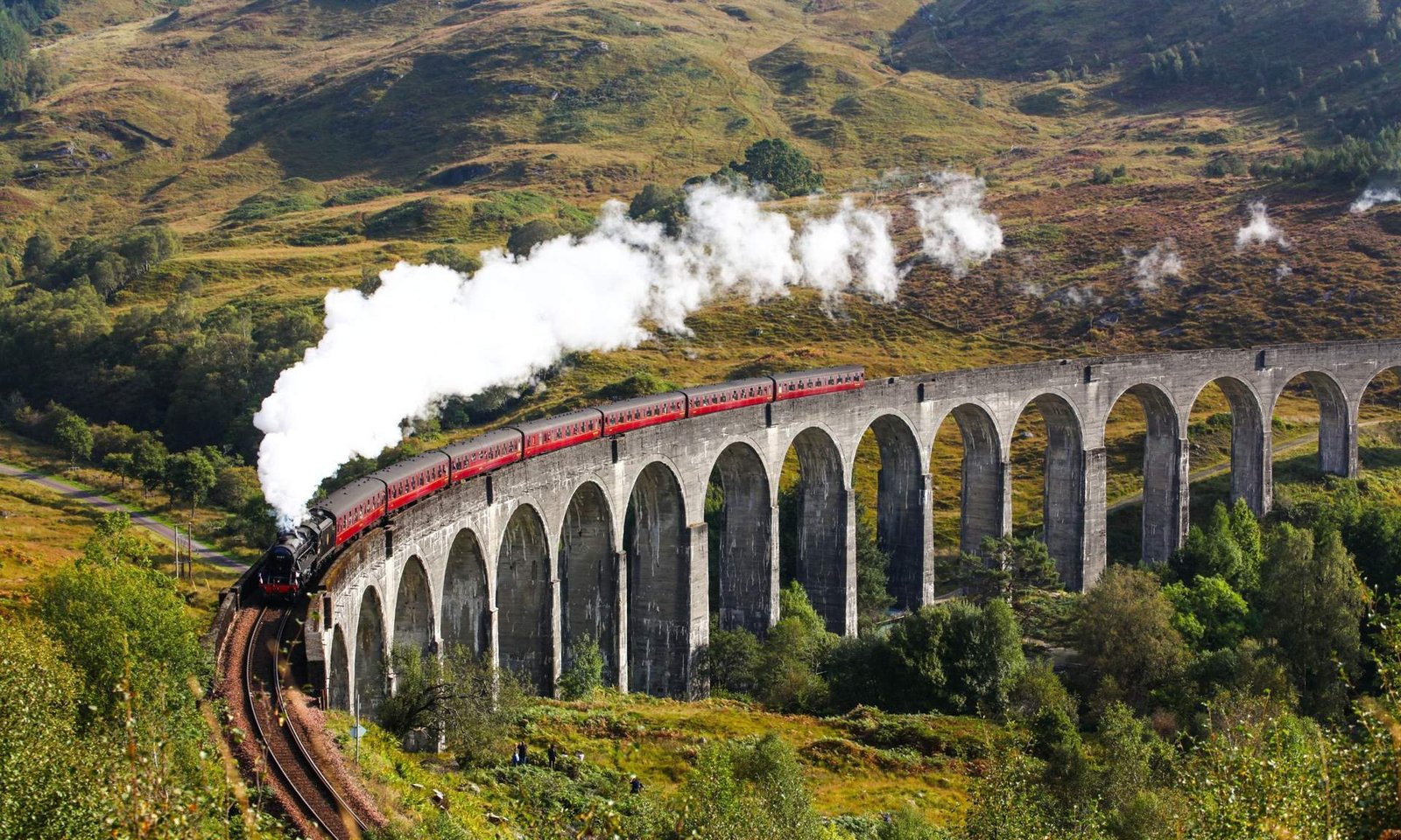 1723934858_983_Get on-the-railway-5-reasons-why-why-explore-Scotland-by-rail