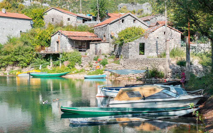 Karučas – gražus žvejų kaimelis Juodkalnijoje