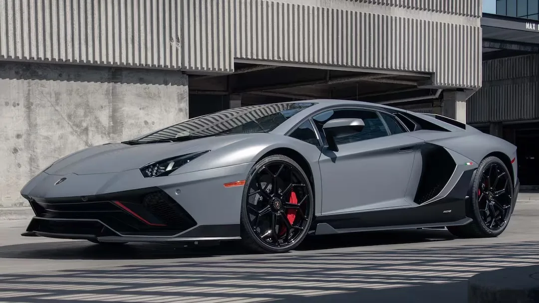 Κριτική Lamborghini Aventador Ultimae (2022).