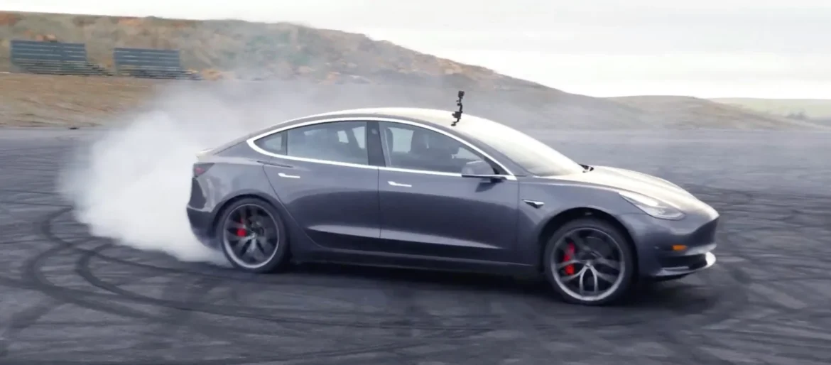 Το Tesla Model 3 θα προσφέρει ένα νέο πακέτο “Track”